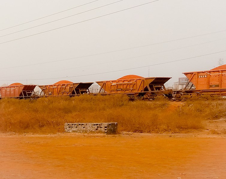 Wagons du train de la société CBK compagnie de bauxite de Kindia