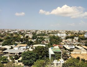 800px Vue panoramique quartier cadjehoun Cotonou au Benin 1