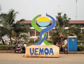 Vue de face du logo ou enseigne physique de lUEMOA realise en fer pour les manifestations regionales depose au stade General Mathieu KereKou a Cotonou au Benin